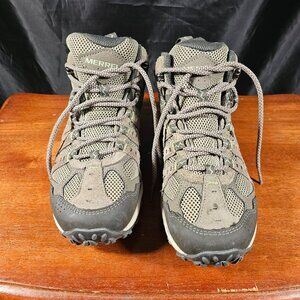 Women's Merrell ankle lace up hiking boots. Size 7.5